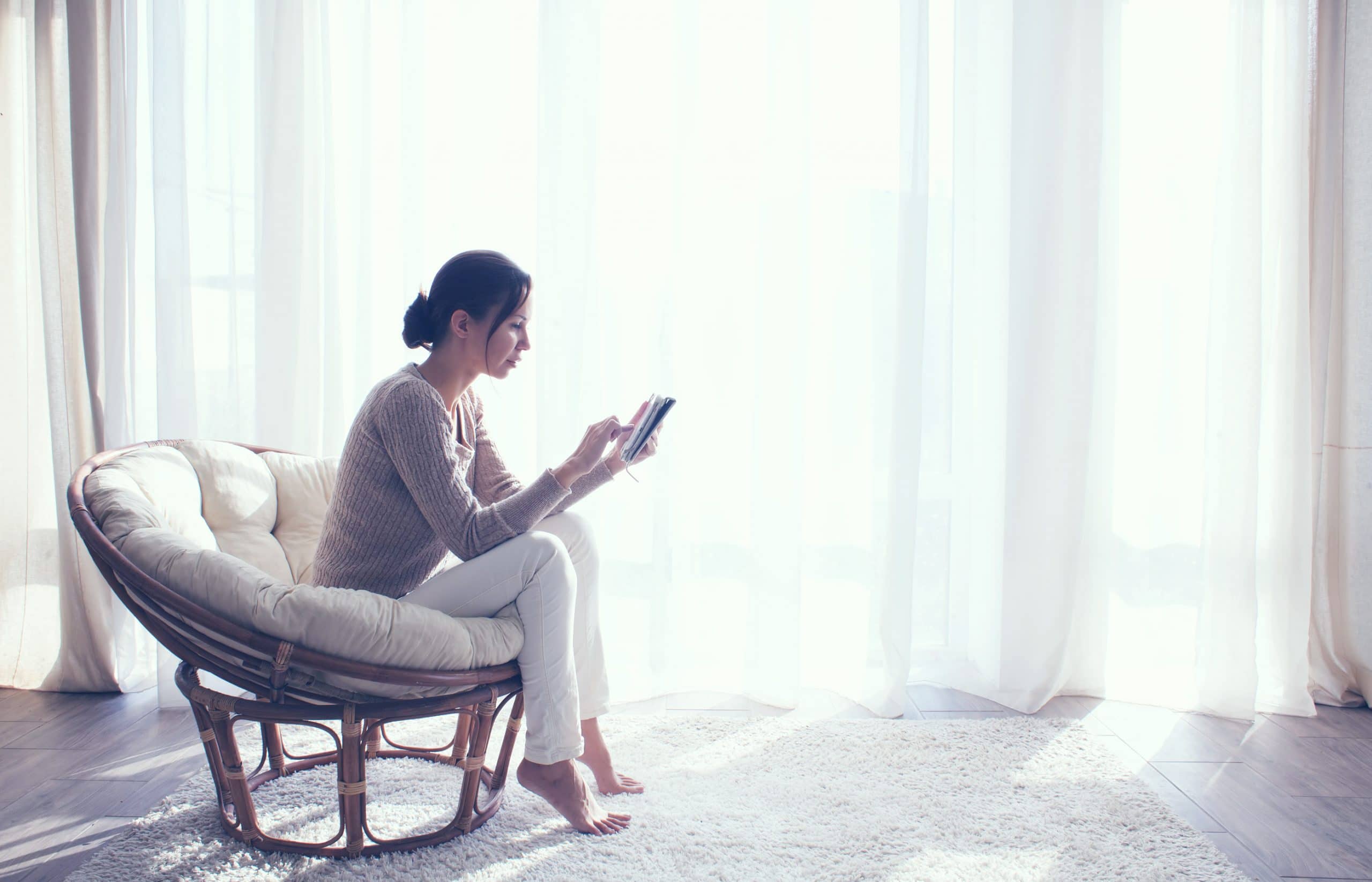 This is an image of a caregiver reading through their free lung cancer guide.