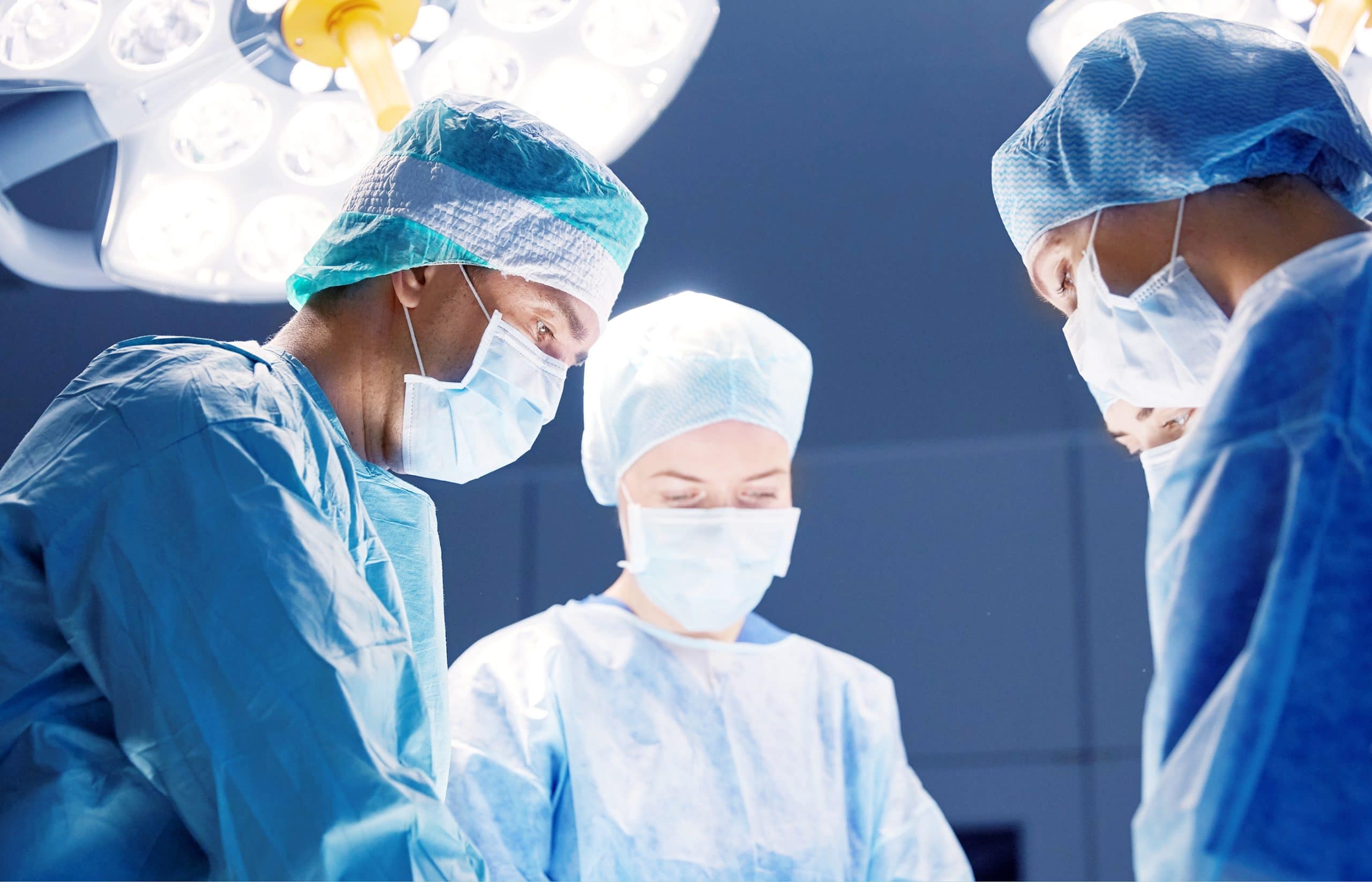 This is an image of surgeons performing surgery, a form of lung cancer treatment.