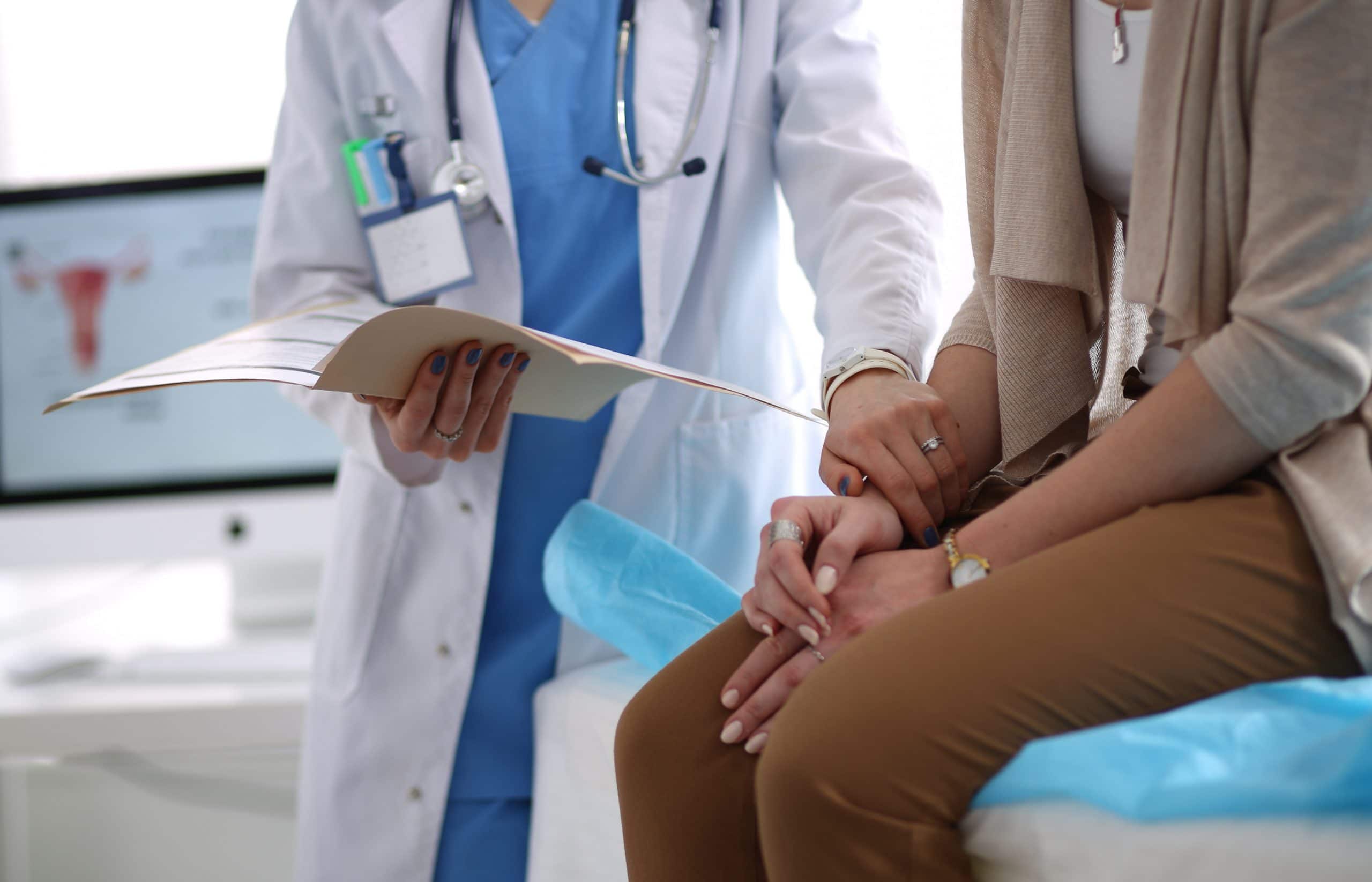This is an image representing a doctor and patient discussing stage 4 cancer.