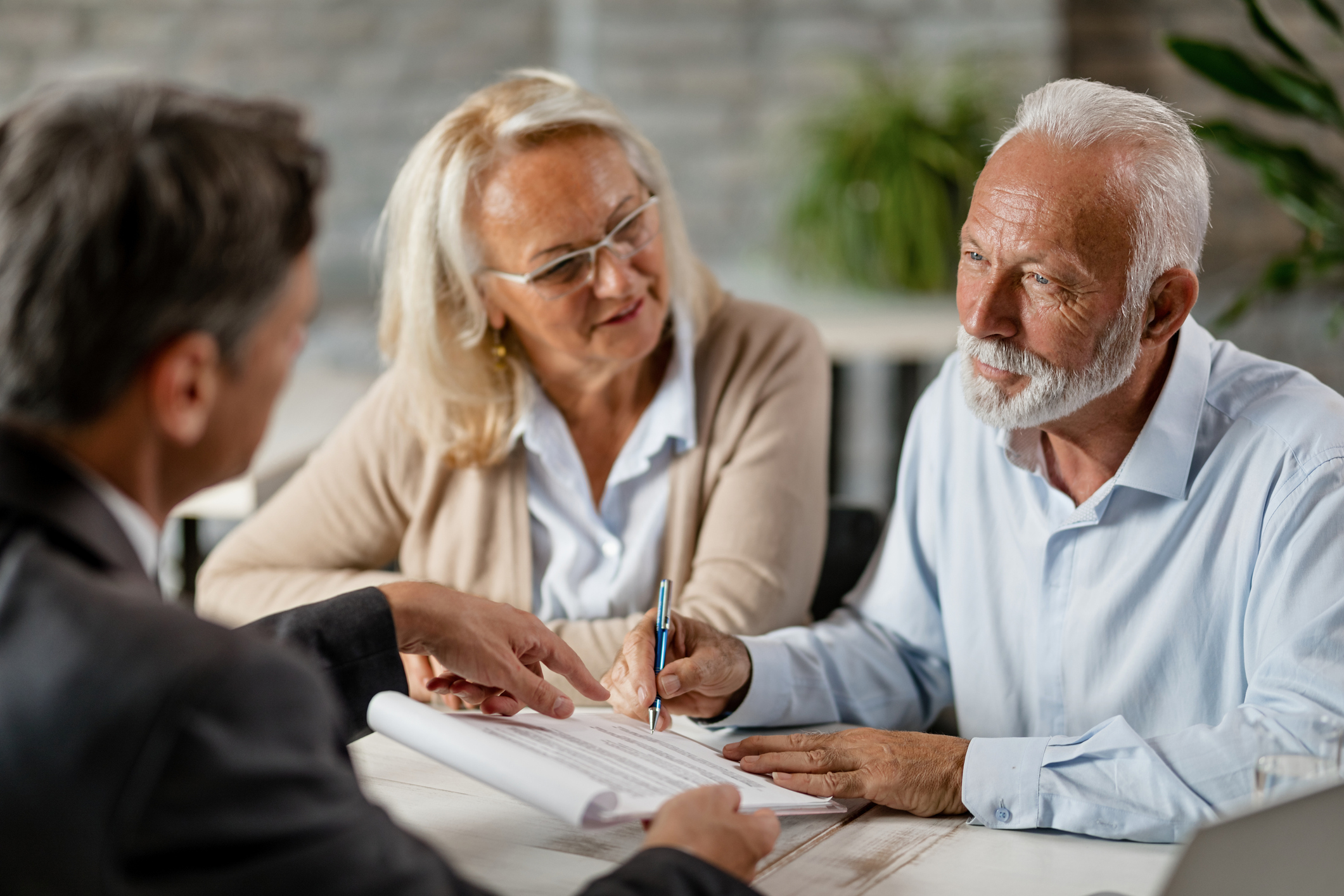 Older couple finally talking with a lawyer after looking for a lung cancer attorney near them