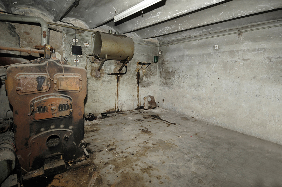 A boiler machine in basement of building where a boilermaker could work.